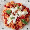 Orecchiette met kerstomaatjes en burrata