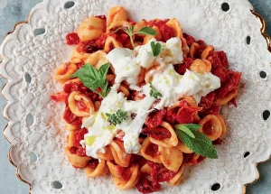 Orecchiette met kerstomaatjes en burrata