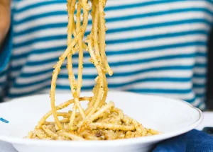 Pasta met bloemkool en krenten