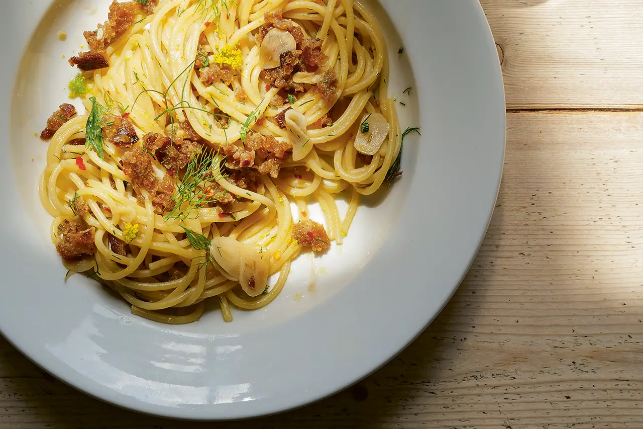 Spaghetti met knoflookkruimels