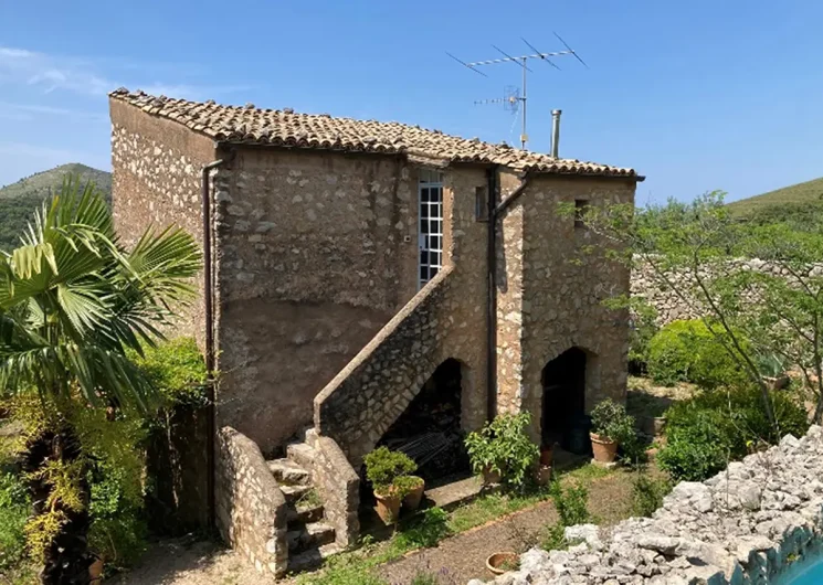 Villa te koop met uitzicht op zee in Itri Lazio